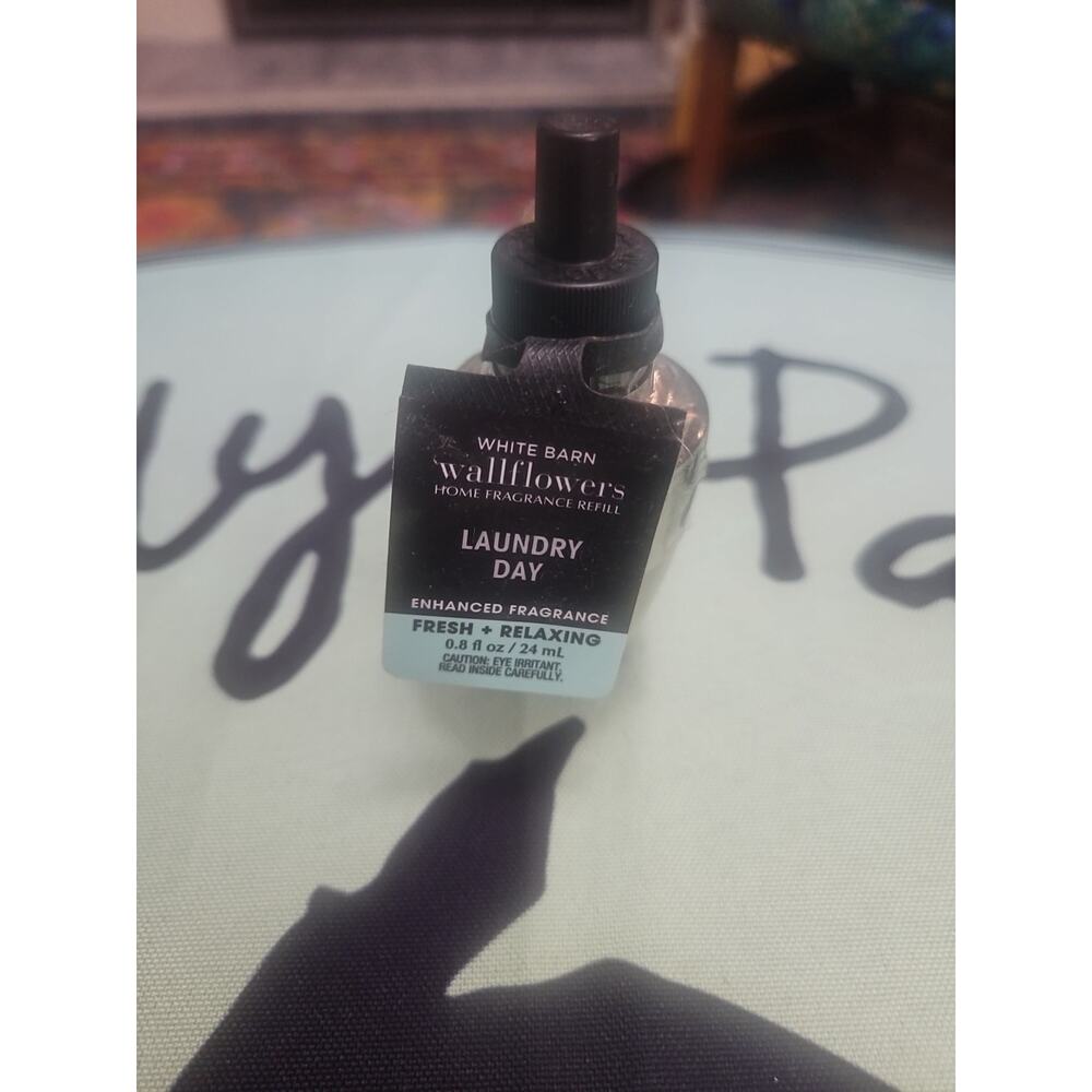 Bath & Body Works White Barn Fragrance WALLFLOWERS REFILL NWT -Laundry Day .8 Oz